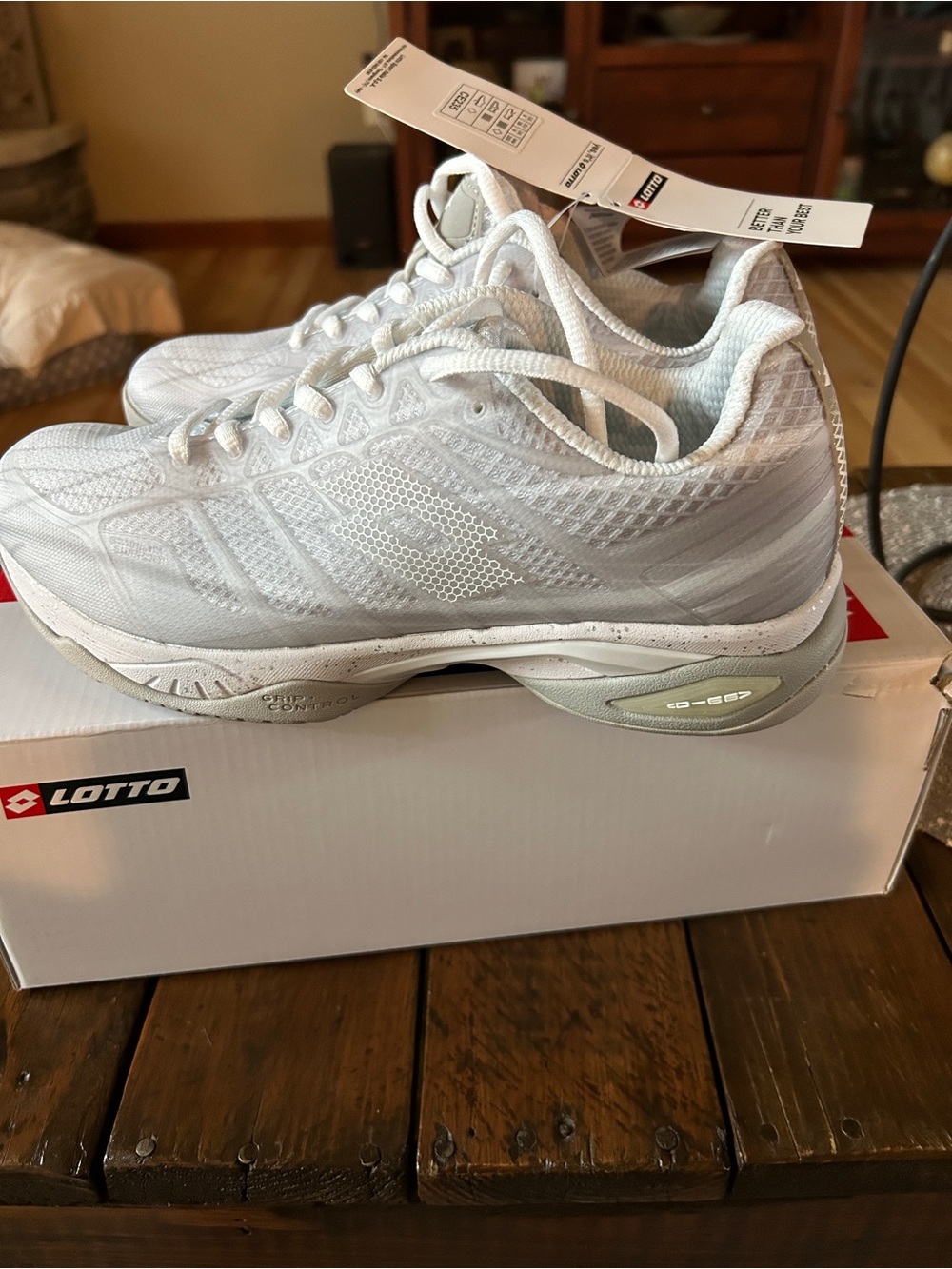 Lotto Women’s White and silver Tennis / pickleball Court shoes - Picture 5 of 9